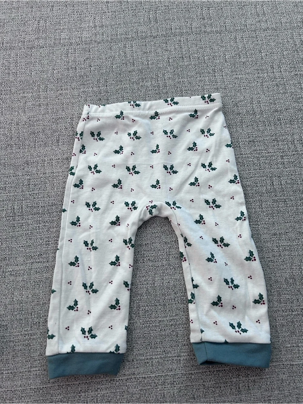 Harry & Violet White Baby Set with Green Holly. NWT. Size 3/6M